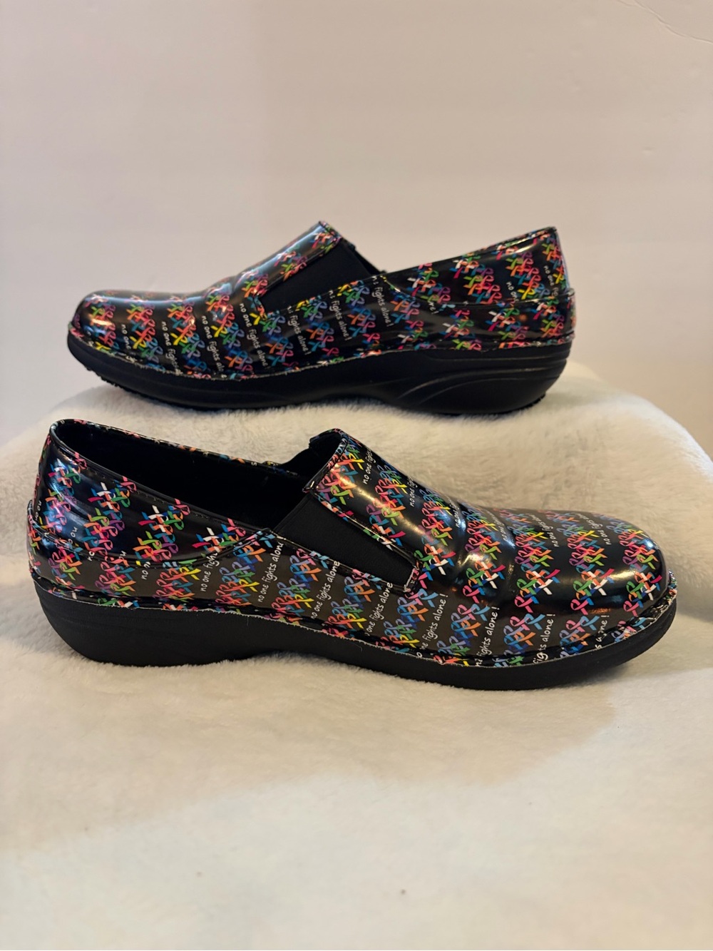 Spring Step professional clogs Women’s 7.5M No One Fights Alone Cancer Awareness